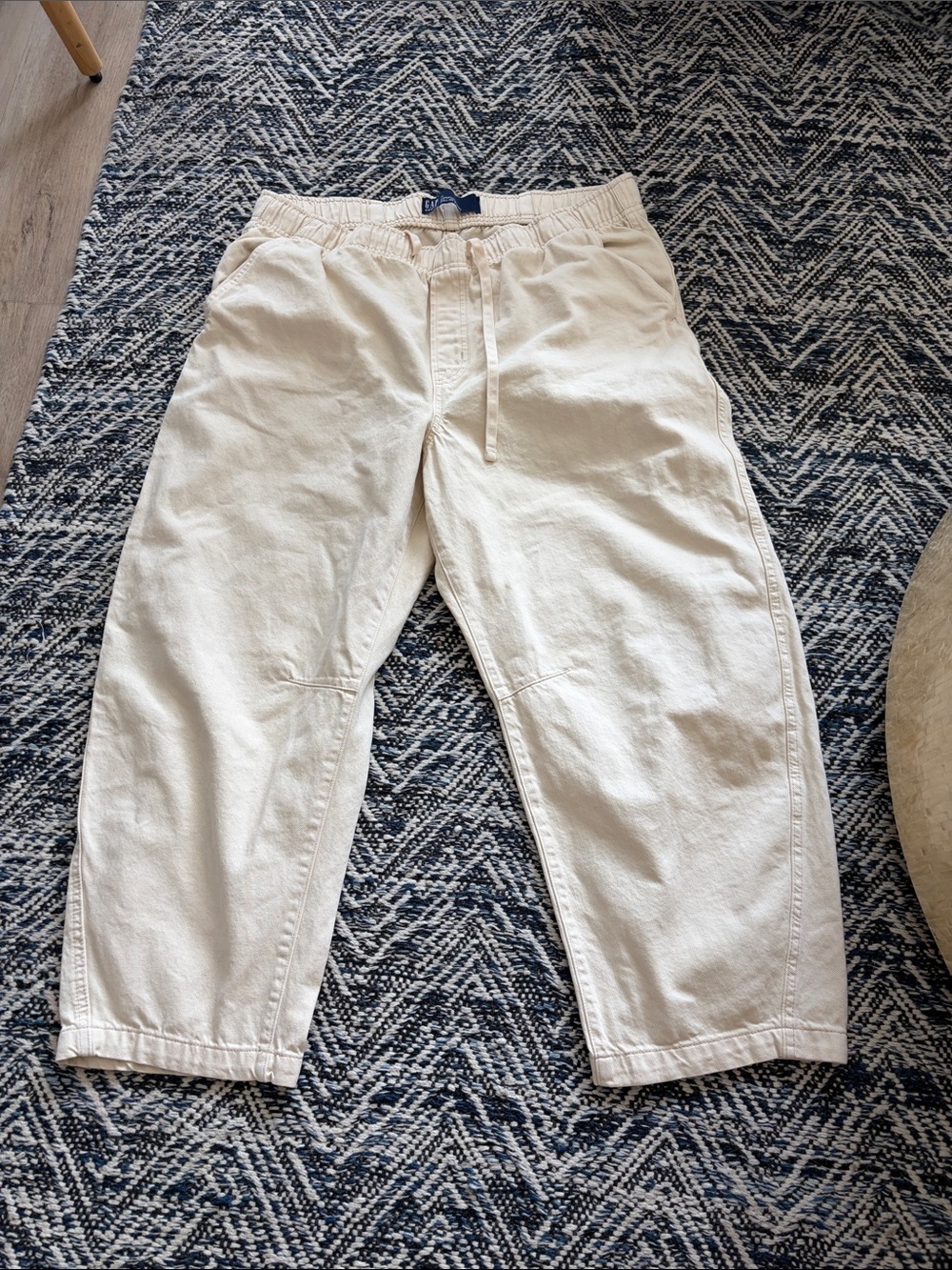 Gap Mid Rise SuperSoft Pull-On Barrel Jeans cream extra large